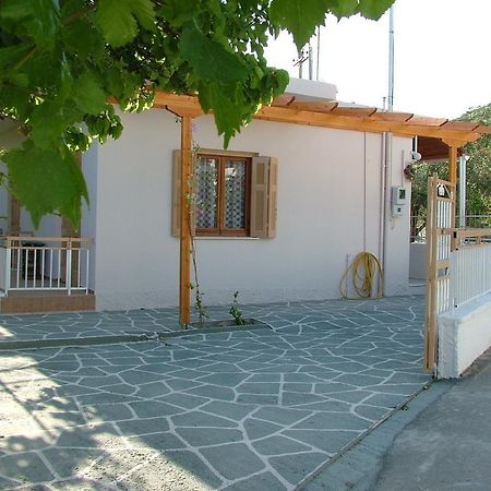 George'S Apartment Agia Marina  Room photo